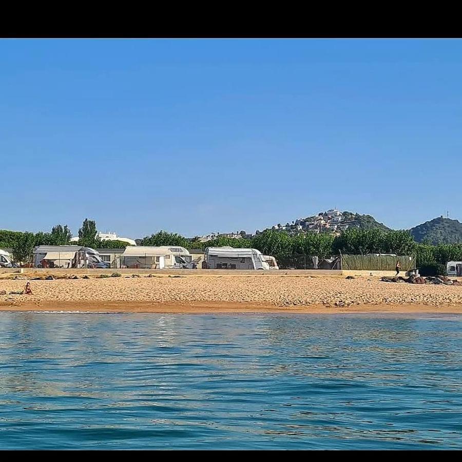 Camping El Pinar Platja Santa Susanna Exterior foto